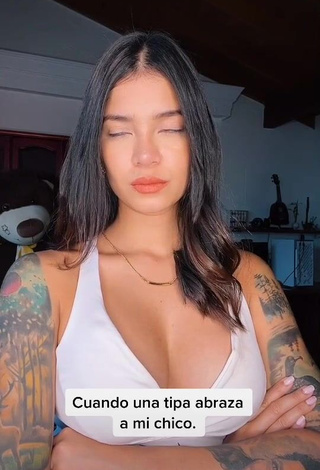 3. Sexy Jenn Muriel Shows Cleavage in White Crop Top