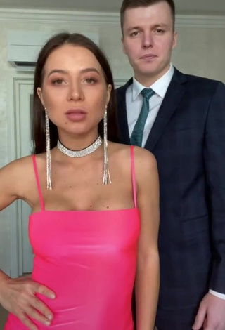 1. Hot Lerchek Shows Cleavage in Pink Dress