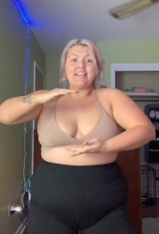 4. Hot Lexie Lemon Shows Cleavage in Beige Crop Top and Bouncing Big Tits