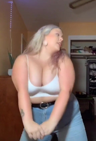 3. Pretty Lexie Lemon Shows Cleavage in White Crop Top and Bouncing Big Tits