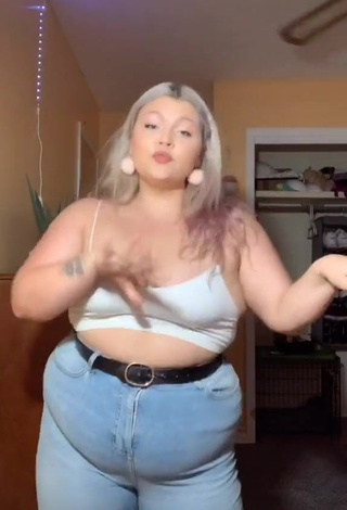 4. Pretty Lexie Lemon Shows Cleavage in White Crop Top and Bouncing Big Tits