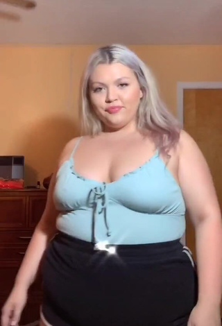 1. Sexy Lexie Lemon Shows Cleavage in Blue Top