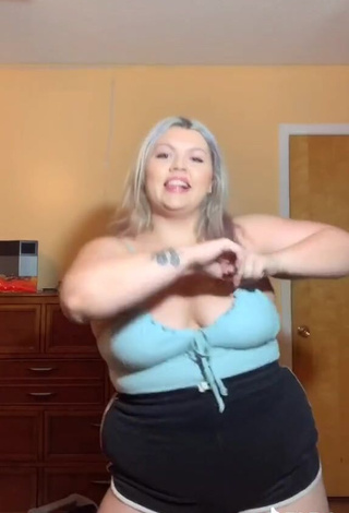 3. Sexy Lexie Lemon Shows Cleavage in Blue Top