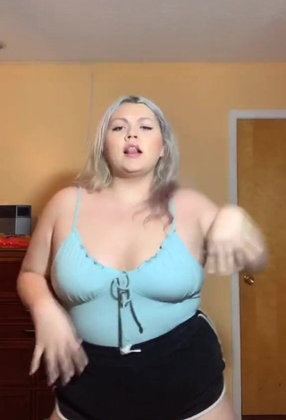 4. Sexy Lexie Lemon Shows Cleavage in Blue Top