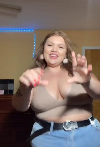 Amazing Lexie Lemon Shows Cleavage in Hot Beige Crop Top and Bouncing Big Boobs