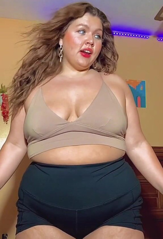 1. Desirable Lexie Lemon Shows Cleavage in Beige Crop Top and Bouncing Big Tits