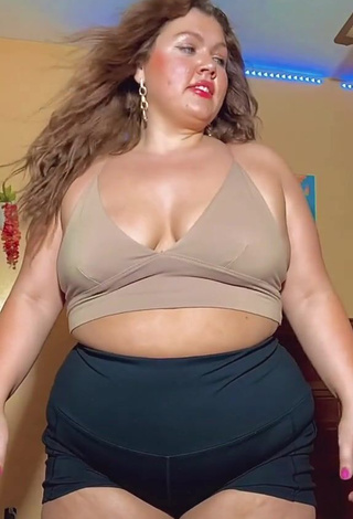 4. Desirable Lexie Lemon Shows Cleavage in Beige Crop Top and Bouncing Big Tits