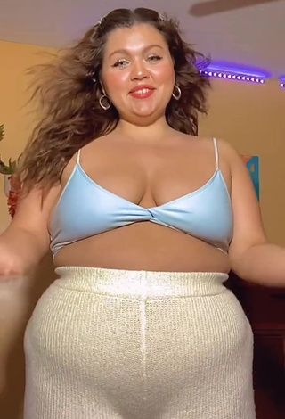 Sexy Lexie Lemon Shows Cleavage in Blue Sport Bra and Bouncing Boobs