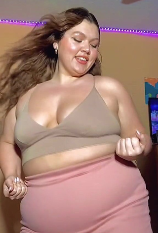 1. Gorgeous Lexie Lemon Shows Cleavage in Alluring Beige Crop Top and Bouncing Tits