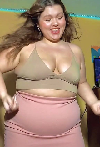 1. Elegant Lexie Lemon Shows Cleavage in Beige Crop Top and Bouncing Tits