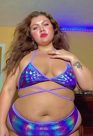 4. Alluring Lexie Lemon Shows Cleavage in Erotic Violet Bikini