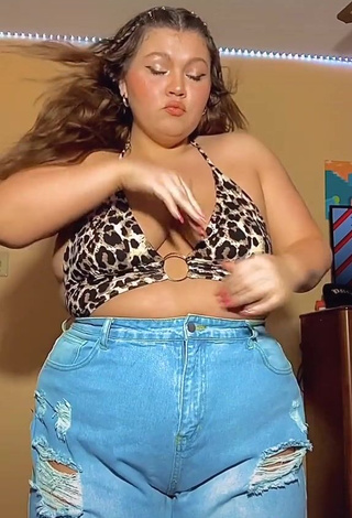 4. Hottest Lexie Lemon Shows Cleavage in Leopard Crop Top and Bouncing Boobs