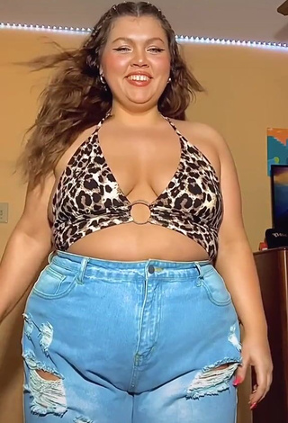 1. Wonderful Lexie Lemon Shows Cleavage in Leopard Crop Top and Bouncing Boobs