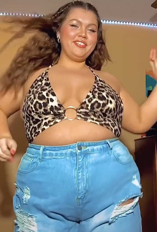 4. Wonderful Lexie Lemon Shows Cleavage in Leopard Crop Top and Bouncing Boobs