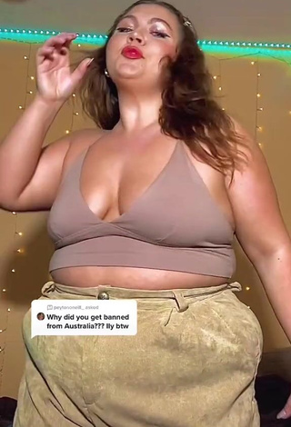 1. Beautiful Lexie Lemon Shows Cleavage in Sexy Beige Crop Top and Bouncing Boobs