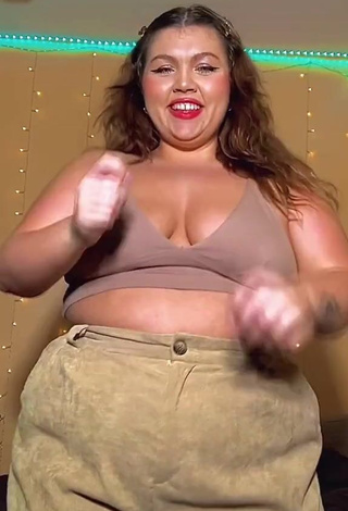 3. Beautiful Lexie Lemon Shows Cleavage in Sexy Beige Crop Top and Bouncing Boobs