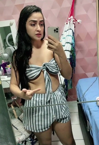 Hot Luluty in Striped Crop Top