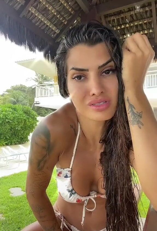 Really Cute Marina Ferrari Shows Cleavage in Bikini