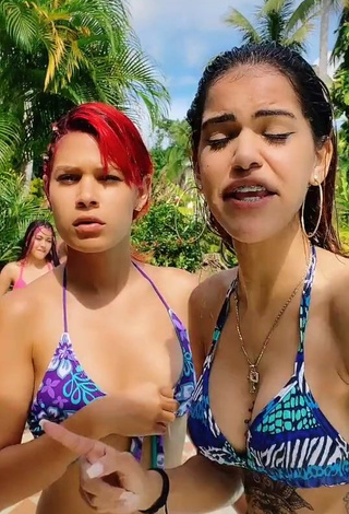 Sexy Melissa Rodriguez Shows Cleavage in Bikini