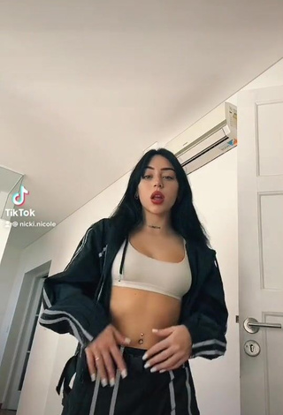 1. Hot Nicki Nicole Shows Cleavage in White Crop Top