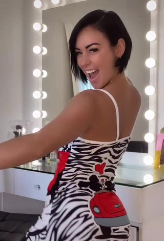 3. Cute Imaray Ulloa Shows Cleavage in Dress