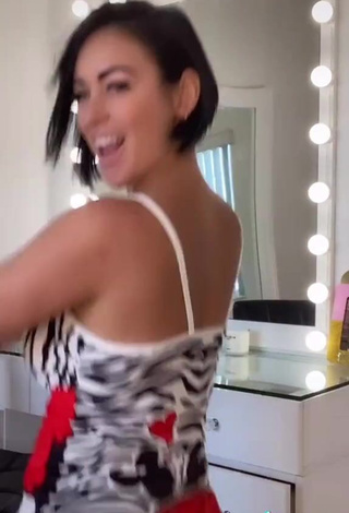 4. Cute Imaray Ulloa Shows Cleavage in Dress