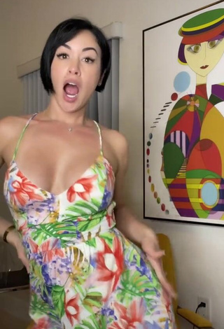 Beautiful Imaray Ulloa Shows Cleavage in Sexy Floral Dress and Bouncing Boobs