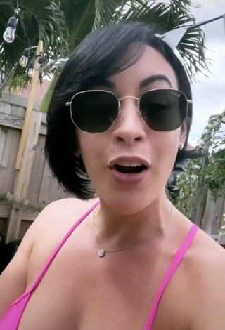 Hot Imaray Ulloa Shows Cleavage in Pink Bikini Top