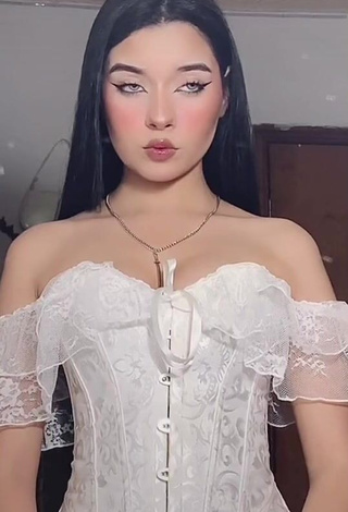 4. Beautiful Regina Ruse Shows Cleavage in Sexy Corset