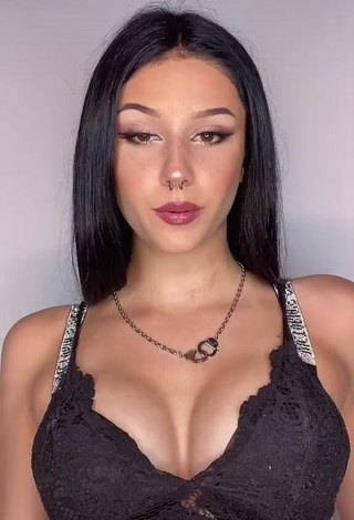 1. Sexy Samantha Frison Shows Cleavage in Black Top