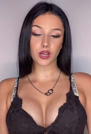 2. Sexy Samantha Frison Shows Cleavage in Black Top