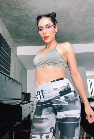 Hot María León in Leggings