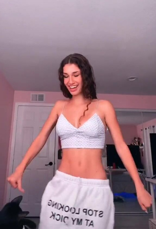 Beautiful Sydney Vézina Shows Cleavage in Sexy Crop Top and Bouncing Boobs