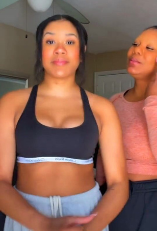 Hot Thyri Frazier Shows Cleavage in Black Sport Bra and Bouncing Tits