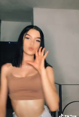 4. Sexy Abigail Glezz Shows Cleavage in Beige Crop Top and Bouncing Tits