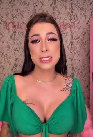 1. Sexy Amanda Ferreira Shows Cleavage in Green Crop Top and Bouncing Big Tits