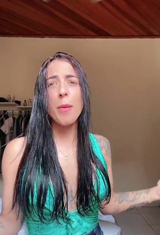 4. Desirable Amanda Ferreira Shows Cleavage in Green Top