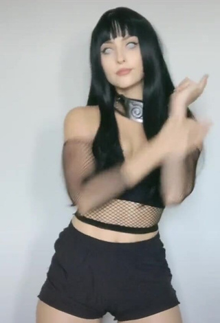 1. Sexy Anny Kelly Almeida in Black Crop Top while Twerking