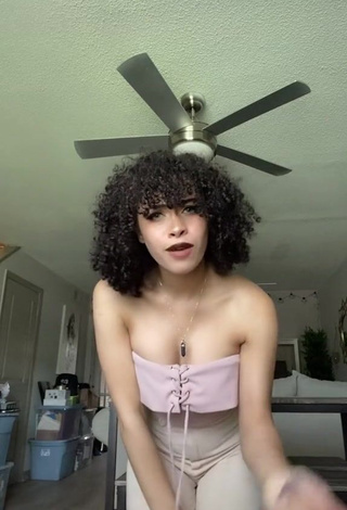 3. Hot Arielle Tara Shows Cleavage in Pink Top