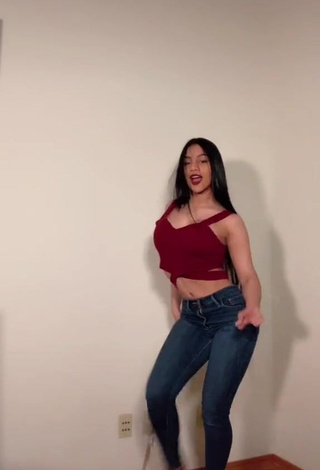 Hottest Barbara Ramirez Shows Cleavage in Red Crop Top