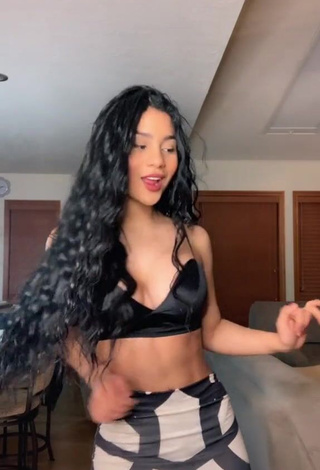 Adorable Barbara Ramirez Shows Cleavage in Seductive Black Crop Top