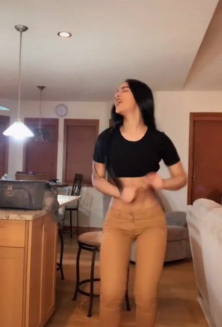 Hot Barbara Ramirez Shows Butt