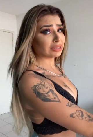 1. Sweetie Bárbara in Black Crop Top