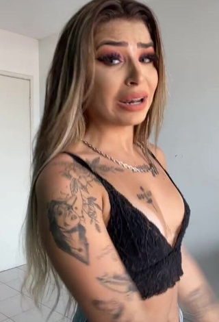 Sweetie Bárbara in Black Crop Top