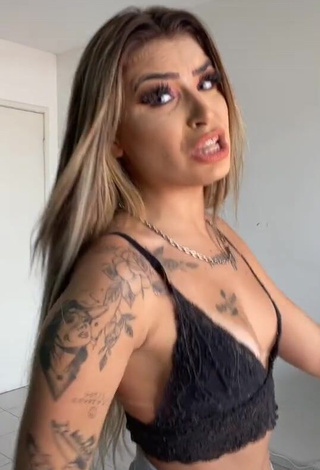 3. Sweetie Bárbara in Black Crop Top