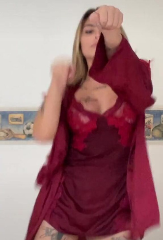 1. Hot Bárbara Shows Cleavage in Red Dress