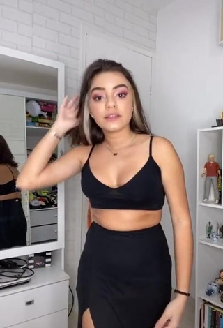 1. Sexy Bela Almada Shows Cleavage in Black Crop Top and Bouncing Tits