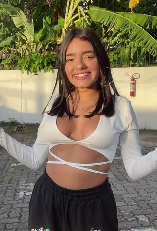 3. Hot Bela Almada Shows Cleavage in White Crop Top and Bouncing Tits