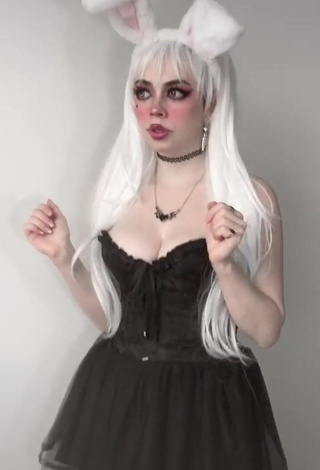 4. Beautiful Jade Giadressi Shows Cleavage in Sexy Black Corset