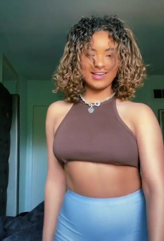 4. Breathtaking Devenity Perkins in Brown Crop Top (Underboob)